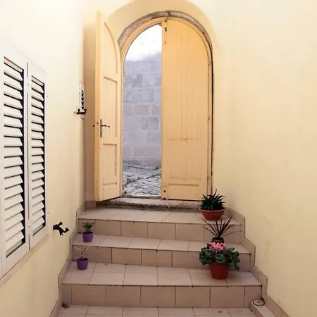 Guest house Captains House *