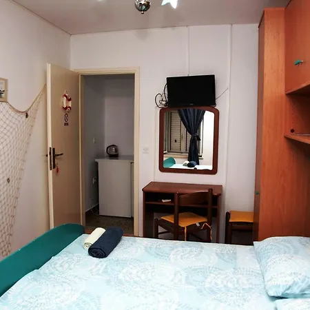 Captains House Гостевой дом Корчула