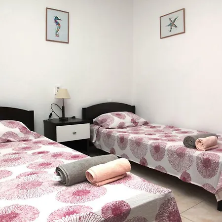 Captains House Гостевой дом Корчула